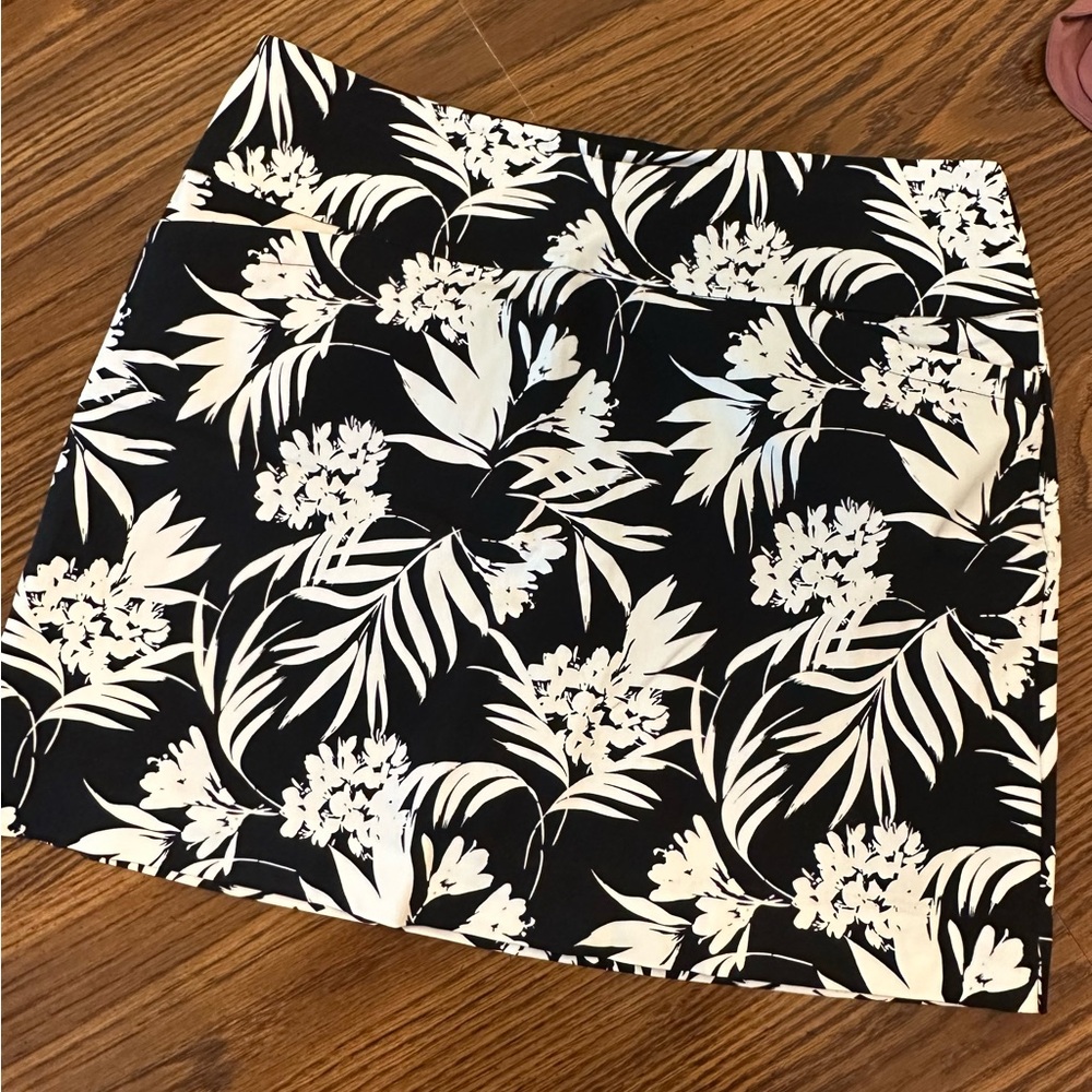 Floral Black and White Women's Skort